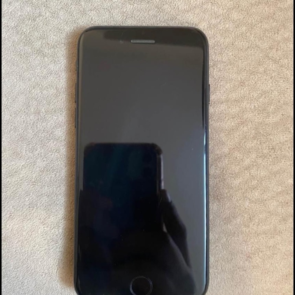 iPhone SE - Picture 6 of 6